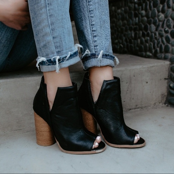 Qupid Shoes - Black Peep Toe Booties